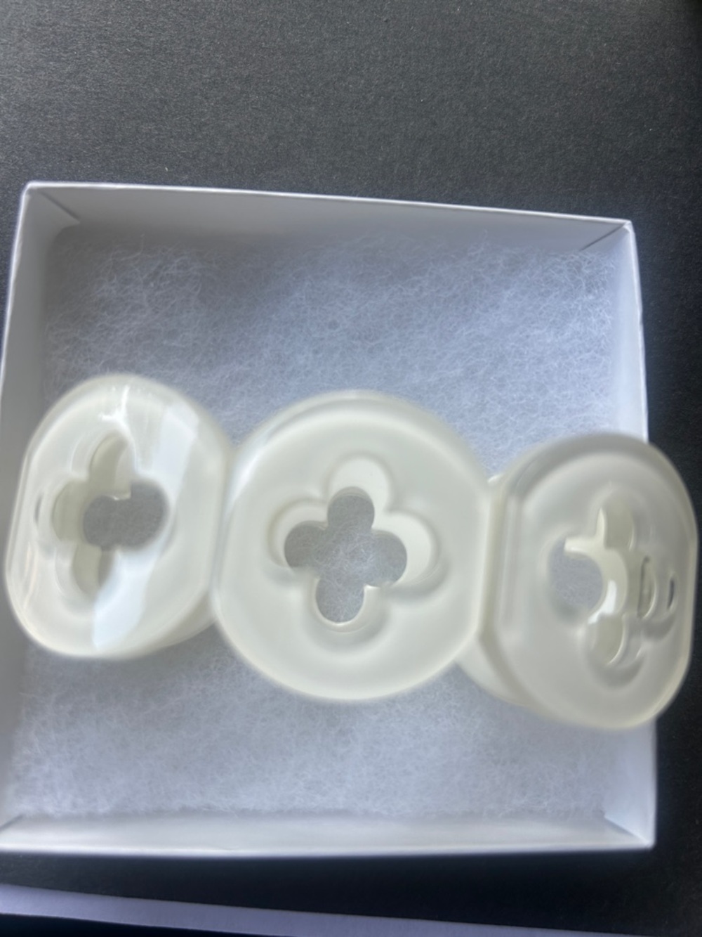 White Floral Cutout Stretch Bracelet